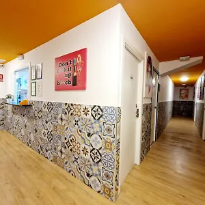  Hostel Arc House