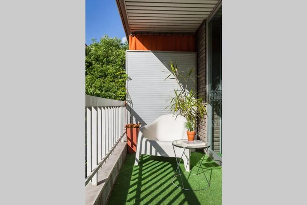 Art House Renoir Plaza Universitat Sant Antoni location