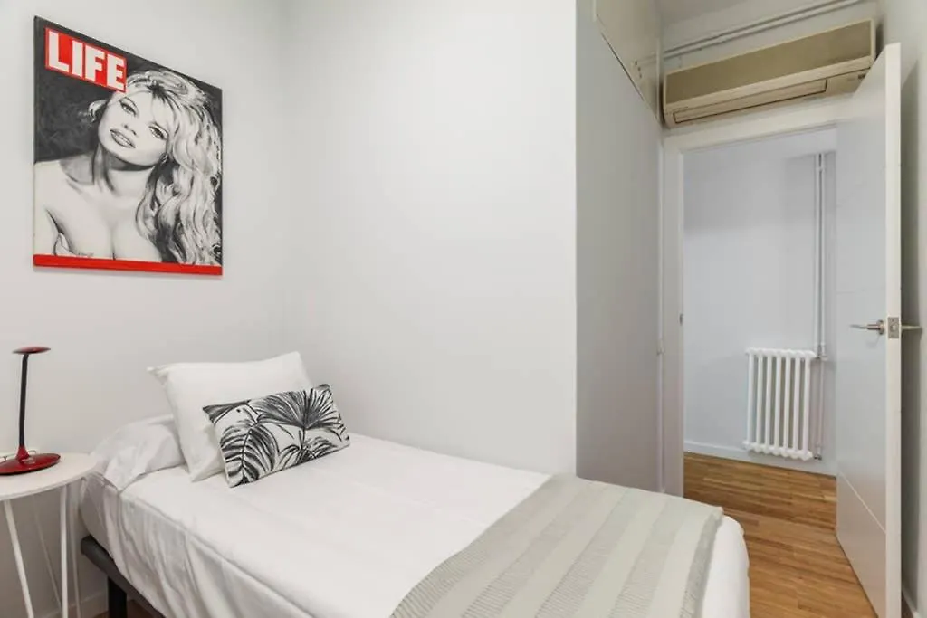 Art House Renoir Plaza Universitat Sant Antoni Barcelona 0*,  Spain