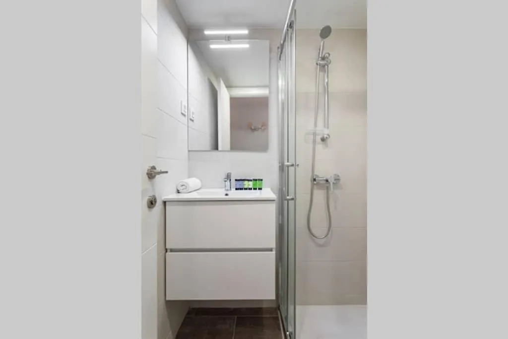 Art House Renoir Plaza Universitat Sant Antoni Barcelona 0*,  Spain